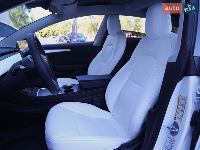 Седан Tesla Model 3 2022 в Києві