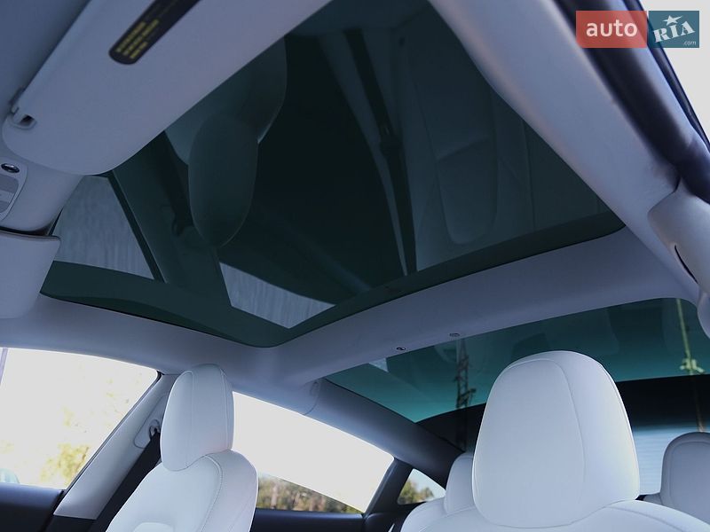 Седан Tesla Model 3 2022 в Києві
