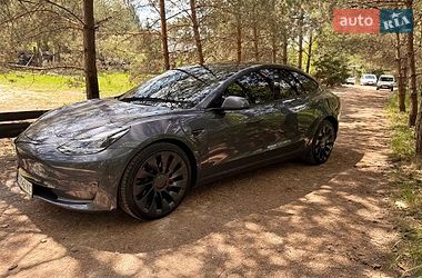 Седан Tesla Model 3 2022 в Львове