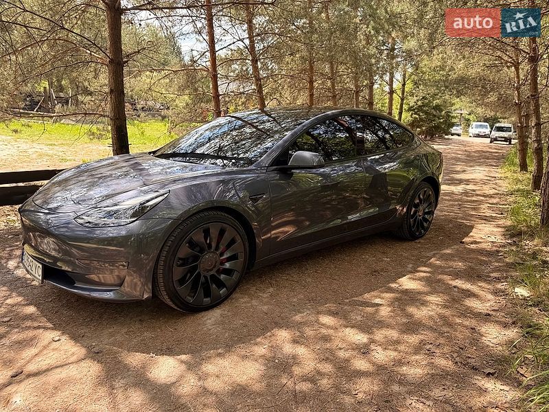 Седан Tesla Model 3 2022 в Львове