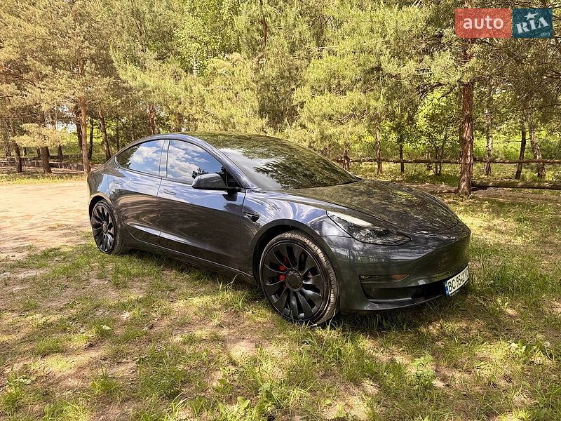Седан Tesla Model 3 2022 в Львове