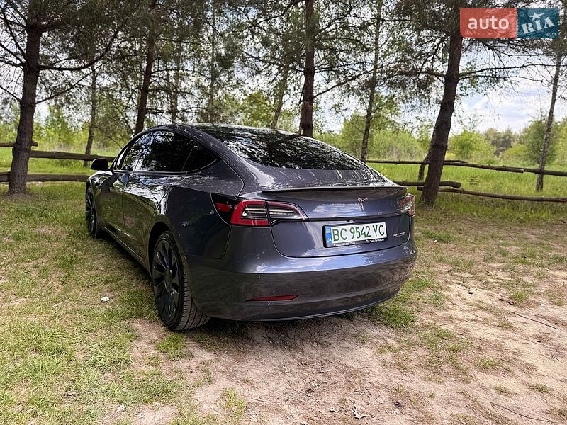 Седан Tesla Model 3 2022 в Львове
