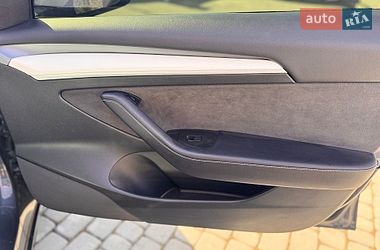 Седан Tesla Model 3 2022 в Львове