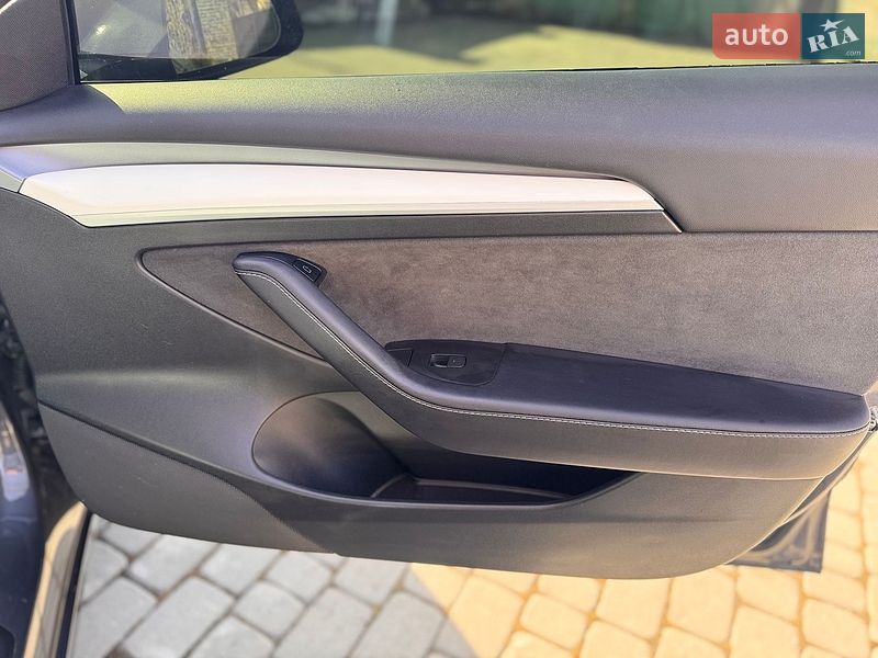 Седан Tesla Model 3 2022 в Львове