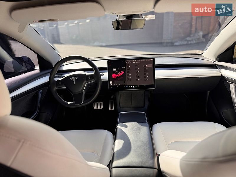 Седан Tesla Model 3 2022 в Львове