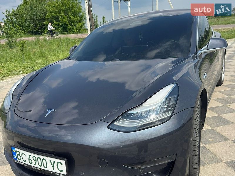 Седан Tesla Model 3 2018 в Самборе