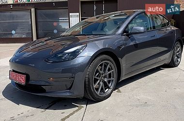 Седан Tesla Model 3 2023 в Львове
