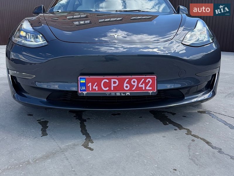 Седан Tesla Model 3 2023 в Львові