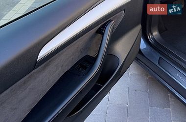 Седан Tesla Model 3 2023 в Львові