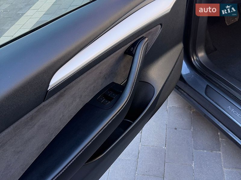 Седан Tesla Model 3 2023 в Львові