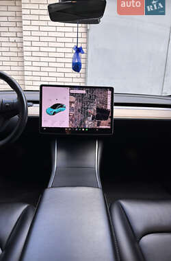 Седан Tesla Model 3 2018 в Святопетрівське