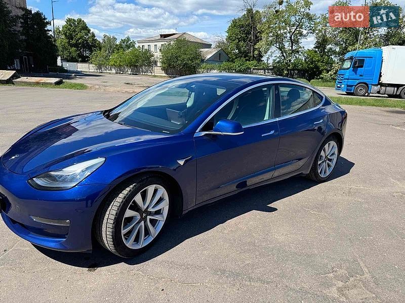 Седан Tesla Model 3 2020 в Киеве