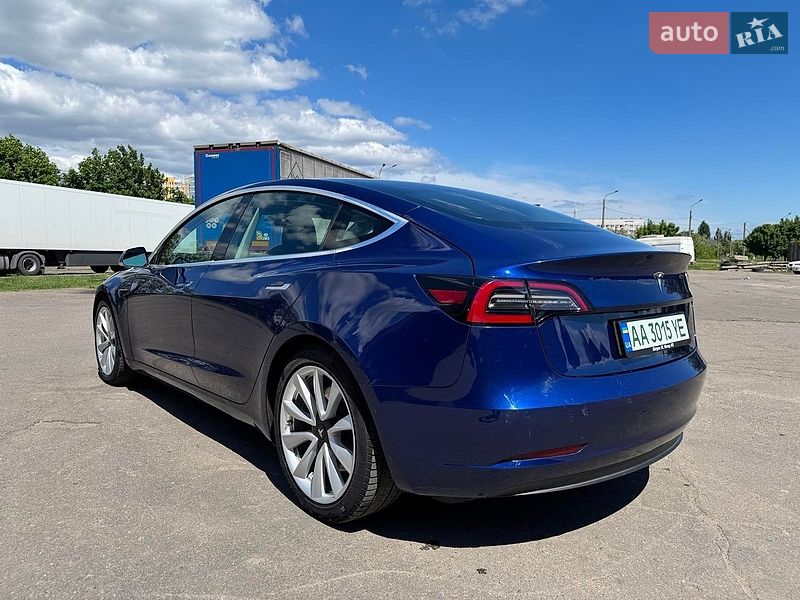 Седан Tesla Model 3 2020 в Киеве