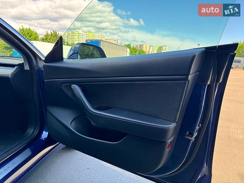Седан Tesla Model 3 2020 в Киеве