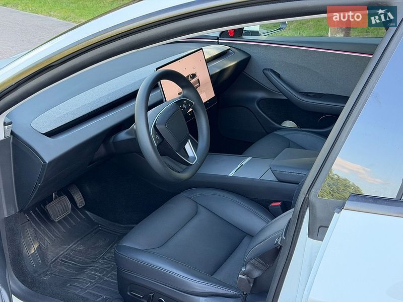 Седан Tesla Model 3 2024 в Львові