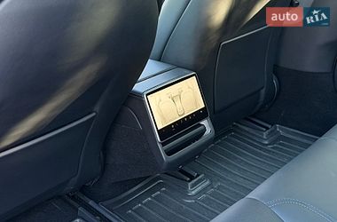 Седан Tesla Model 3 2024 в Львові
