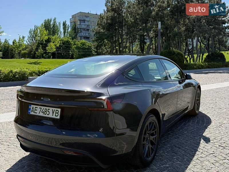 Седан Tesla Model 3 2025 в Днепре