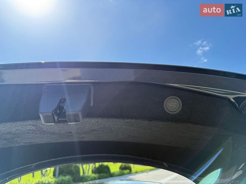 Седан Tesla Model 3 2025 в Днепре