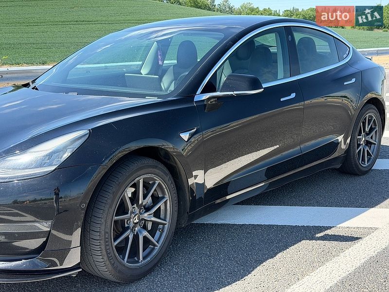 Седан Tesla Model 3 2019 в Рівному