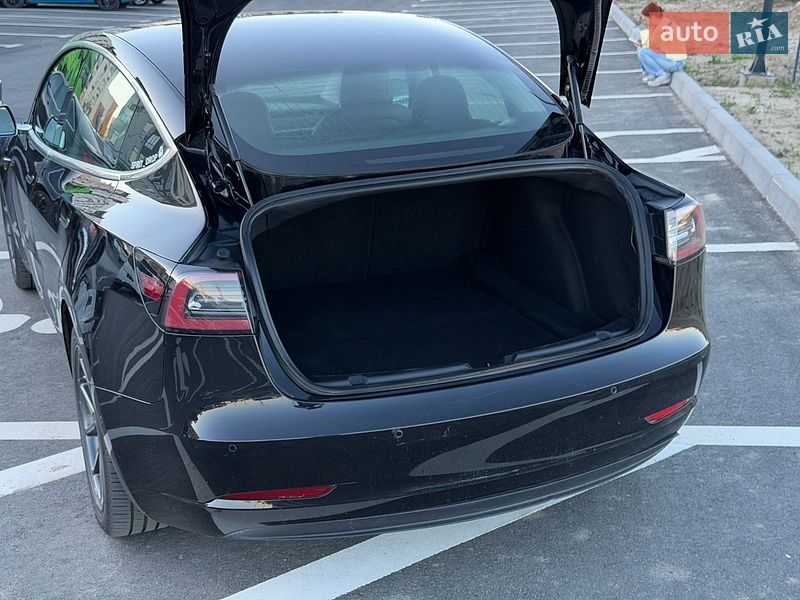 Седан Tesla Model 3 2019 в Рівному