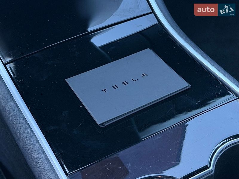 Седан Tesla Model 3 2019 в Рівному