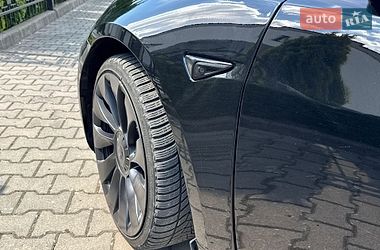 Седан Tesla Model 3 2022 в Стрые