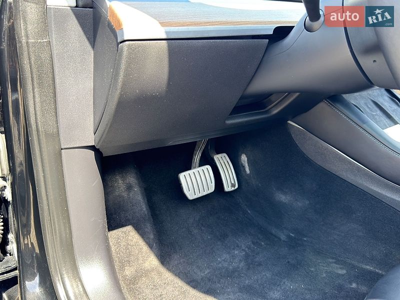 Седан Tesla Model 3 2022 в Стрые