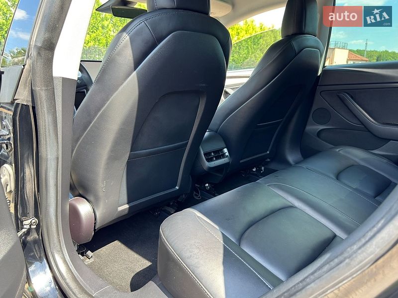 Седан Tesla Model 3 2022 в Стрые
