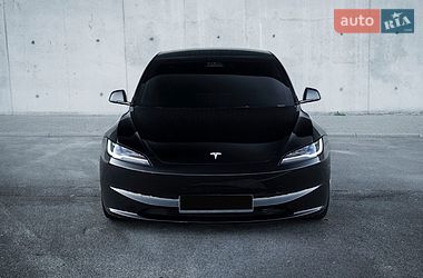 Седан Tesla Model 3 2024 в Киеве