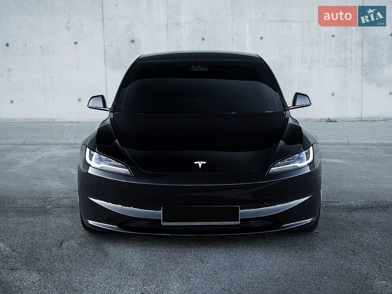 Tesla Model 3 2024