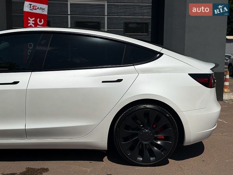 Седан Tesla Model 3 2023 в Киеве