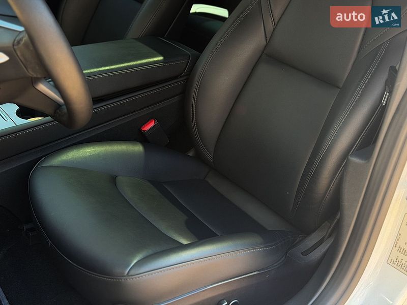 Седан Tesla Model 3 2023 в Киеве