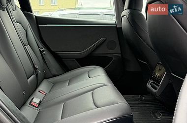 Седан Tesla Model 3 2024 в Кропивницькому