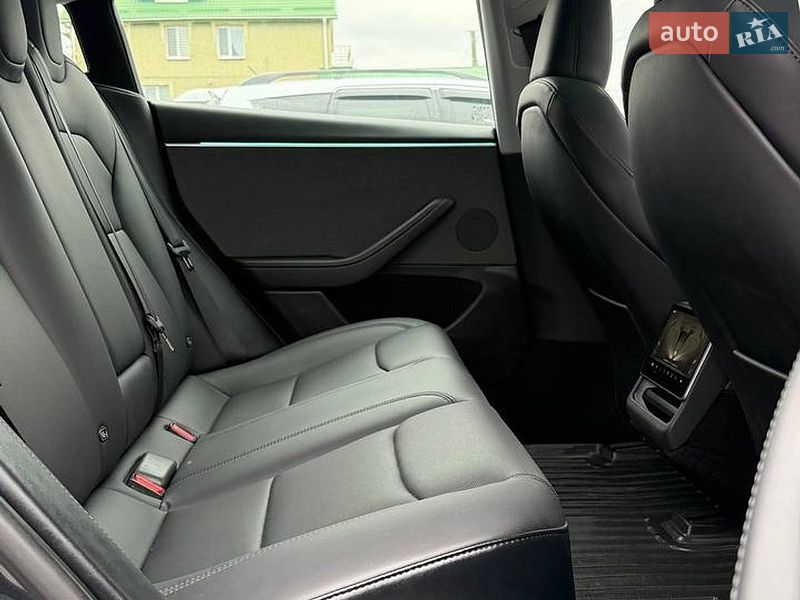 Седан Tesla Model 3 2024 в Кропивницькому