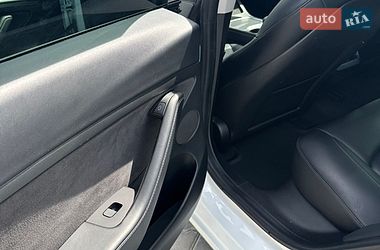 Седан Tesla Model 3 2021 в Ровно