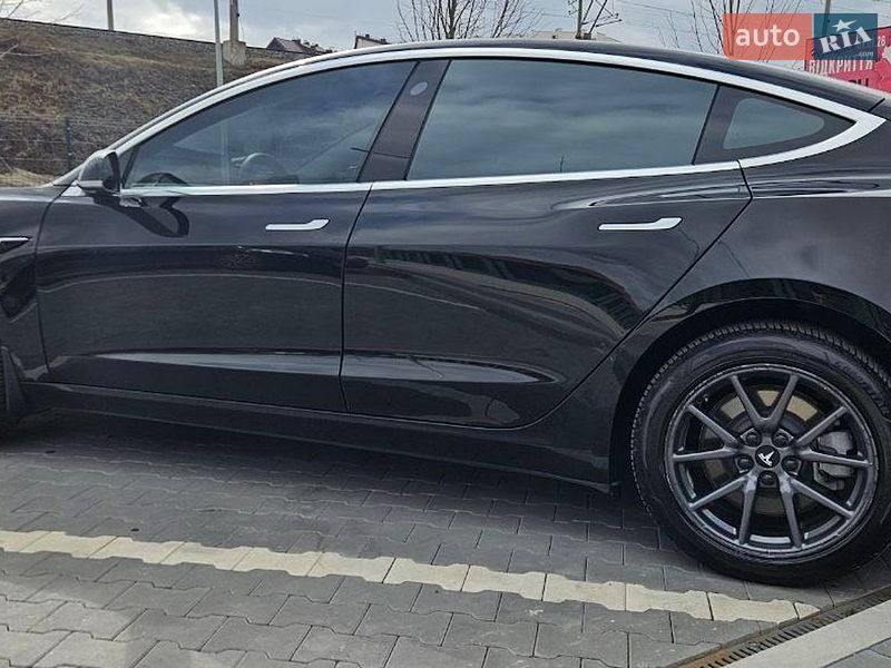 Седан Tesla Model 3 2018 в Ирпене