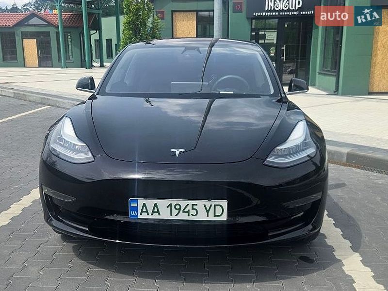 Седан Tesla Model 3 2018 в Ирпене