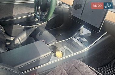 Седан Tesla Model 3 2018 в Ирпене