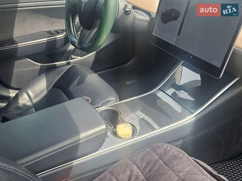 Седан Tesla Model 3 2018 в Ирпене