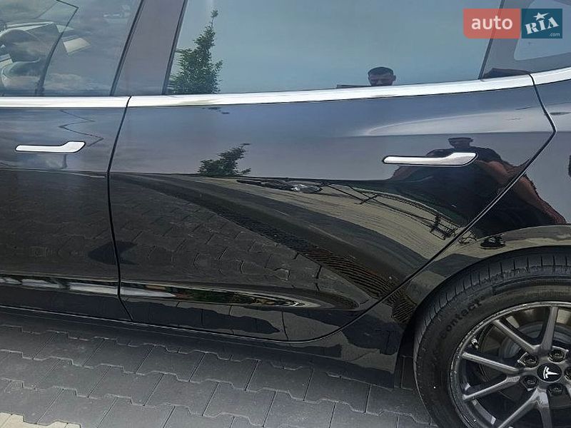 Седан Tesla Model 3 2018 в Ирпене