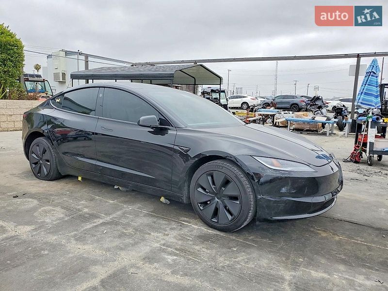 Седан Tesla Model 3 2024 в Львові