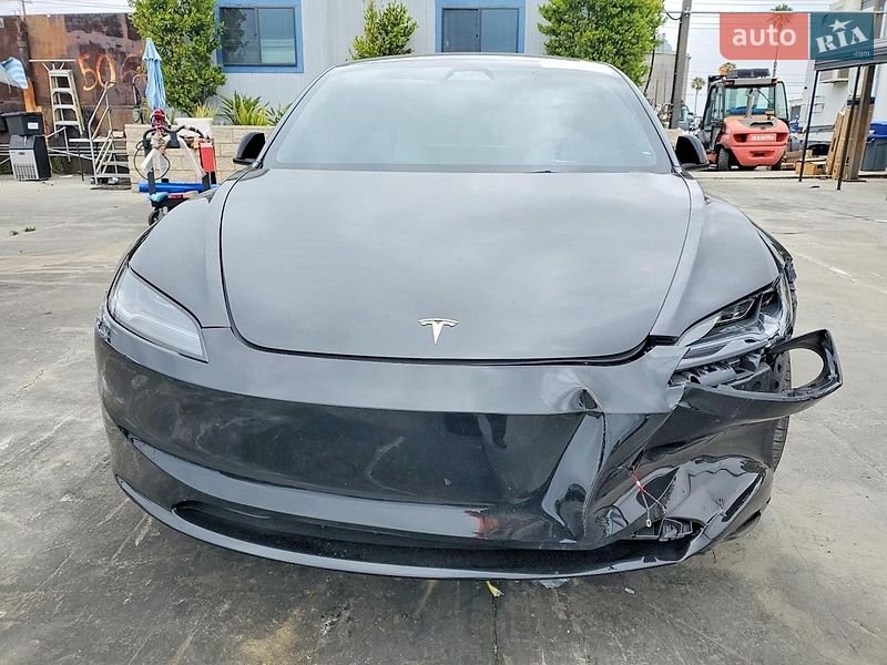 Седан Tesla Model 3 2024 в Львові