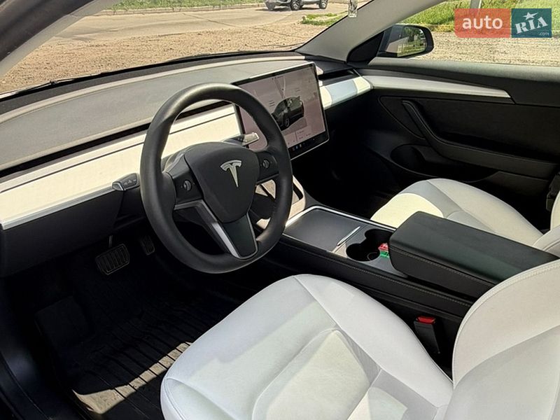 Седан Tesla Model 3 2022 в Киеве