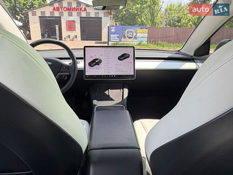 Седан Tesla Model 3 2022 в Киеве
