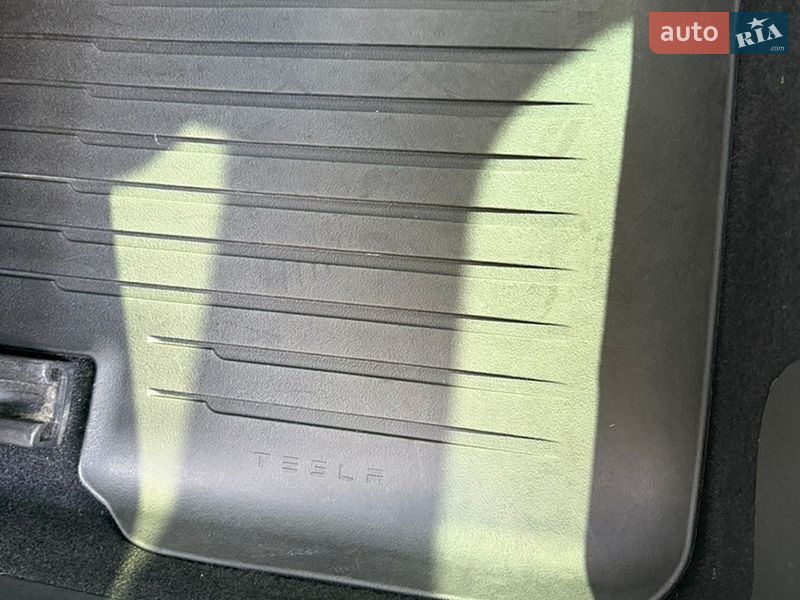 Седан Tesla Model 3 2022 в Киеве