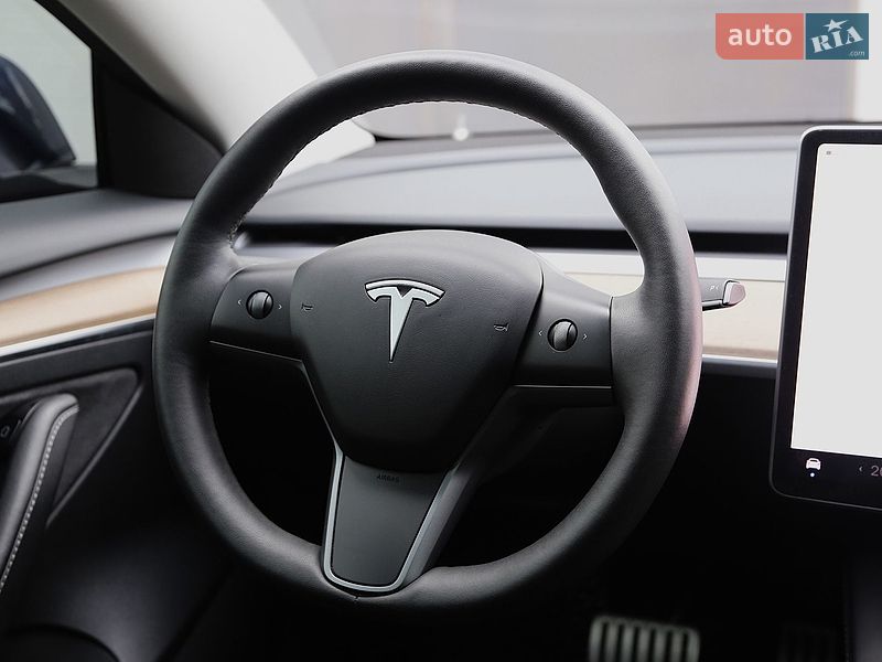 Седан Tesla Model 3 2023 в Києві