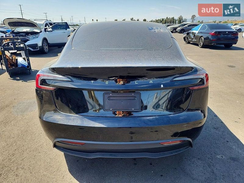 Седан Tesla Model 3 2024 в Львове