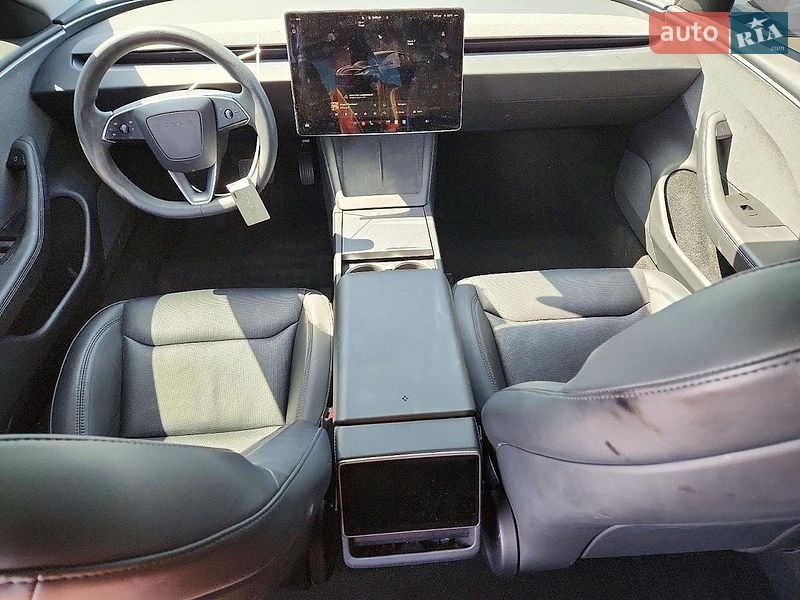 Седан Tesla Model 3 2024 в Львове