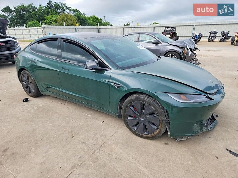 Седан Tesla Model 3 2024 в Львове