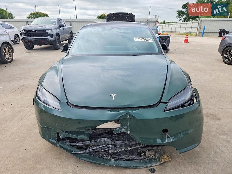 Седан Tesla Model 3 2024 в Львове